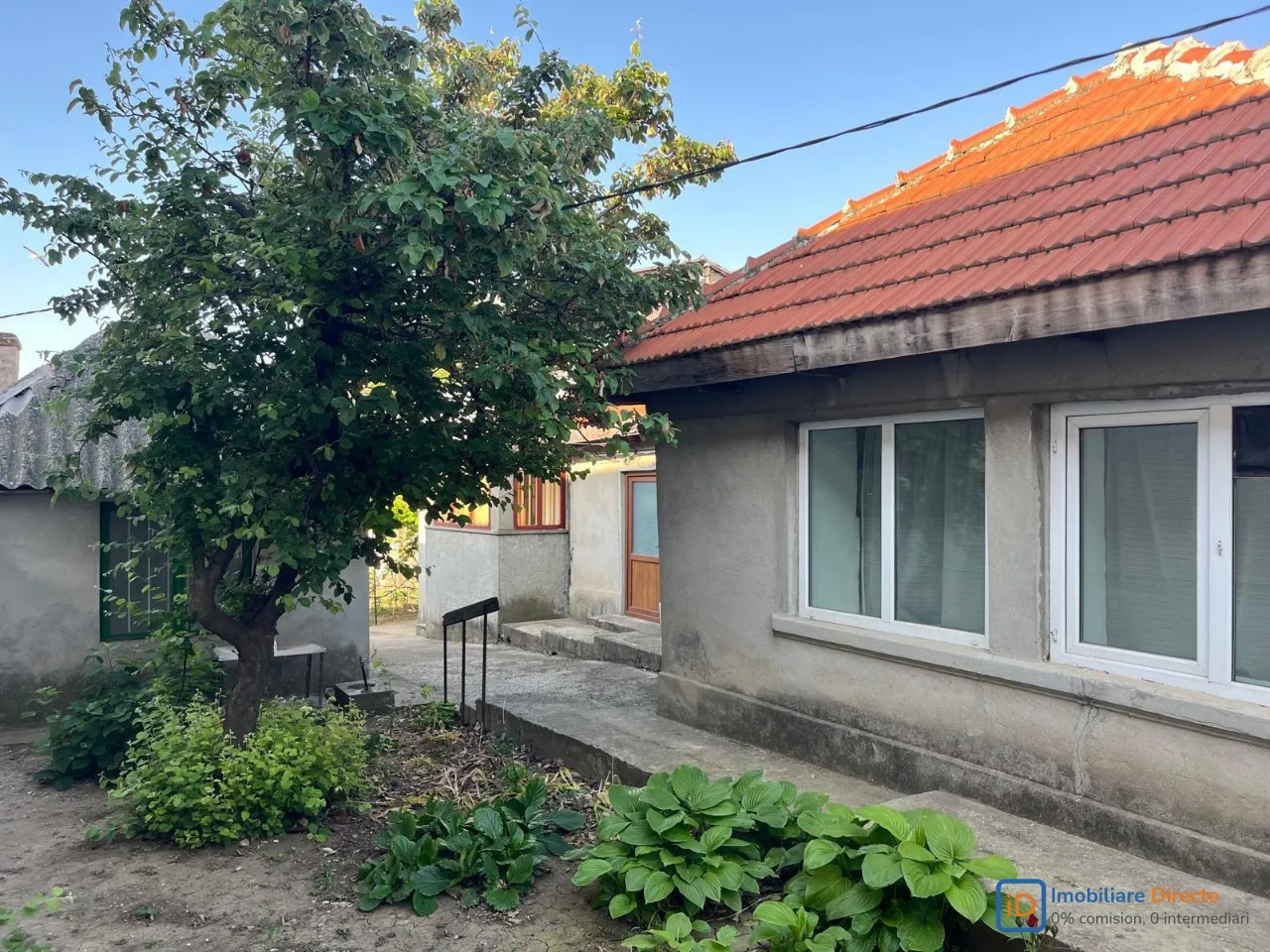 Imagine Casa bătrânească cu teren
